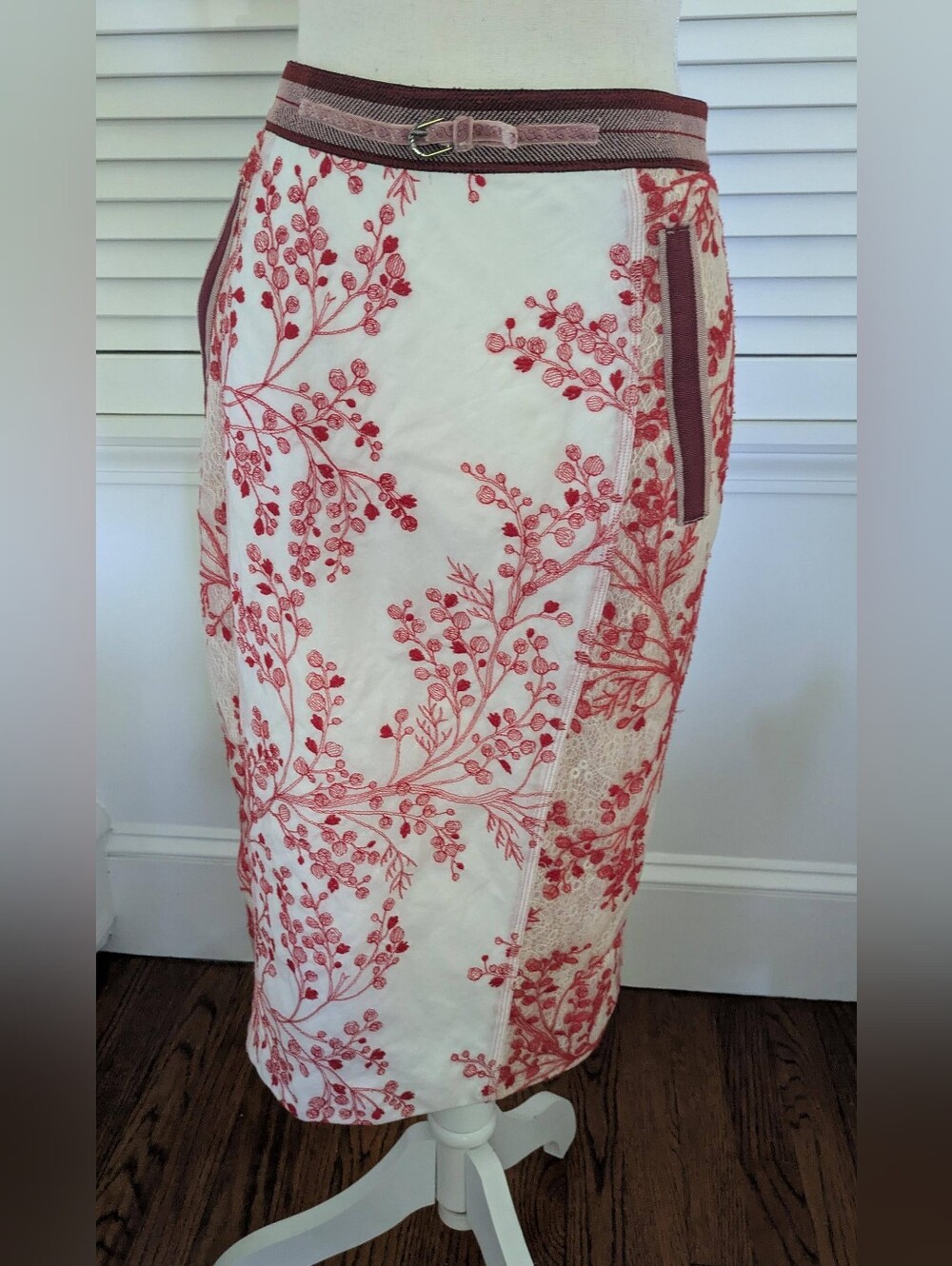 NWT Byron lars Floral Embroidered Pencil Skirt in Red and White, Sz 8